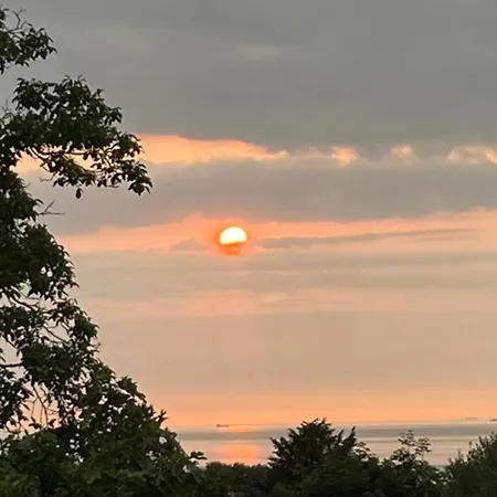 Hébergement de vacances Charmante Petite Maison Dépendance *